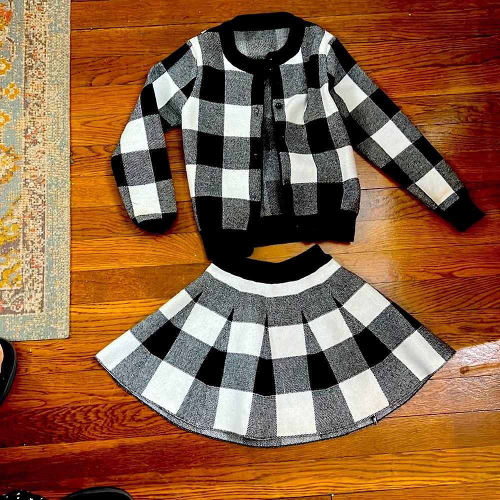 A two piece little girl outfit size 5 color black and white  simply gorgeous.